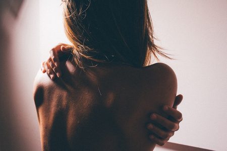 Illustratie voor: Zo verzorg je jouw huid na een dagje zonnen