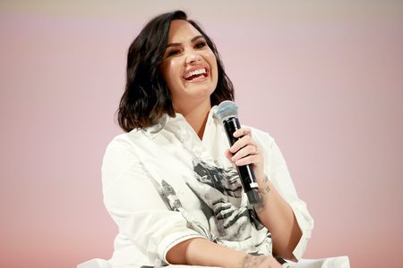 Illustratie voor: Sad news: Demi Lovato en Max Ehrich verbreken hun verloving
