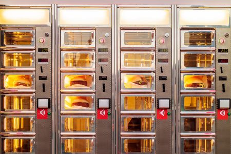 Illustratie voor: Frikandel lovers opgelet: er bestaan nu mini frikandelbroodjes