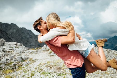 Illustratie voor: 13 signalen dat jij en je crush nu exclusief zijn