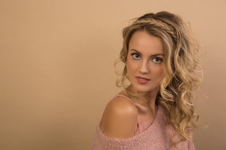 Illustratie voor: Time to shine: dit zijn de mooiste kapsels voor NYE (+WIN)