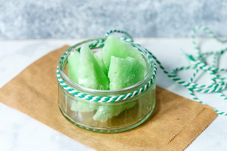 Illustratie voor: Bad breath? Dit is hoe je zelf pepermunt maakt