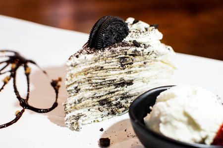 Illustratie voor: Yum! Deze Oreo-taart maak je met maar 3 ingrediënten