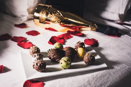 Illustratie voor: How romantic: zo gaan jij en je lover (budgetproof) een nachtje weg