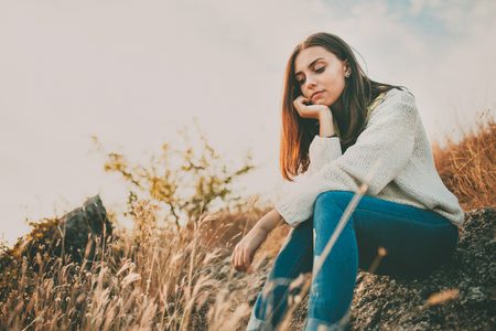 Illustratie voor: Dit zijn de 7 tekenen dat jij en je vriendinnen uit elkaar groeien