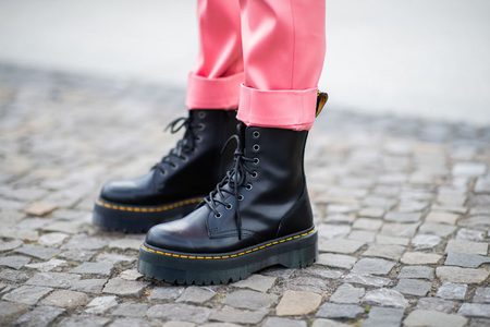 Illustratie voor: Zo voorkom je blaren tijdens het inlopen van je Dr. Martens