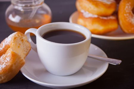 Illustratie voor: Het makkelijke recept voor een super yummy donut-koffie