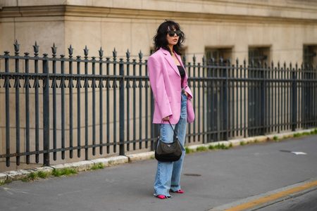 Illustratie voor: Dit jasje is een klassieker en mag niet ontbreken in jouw garderobe + styling inspiratie