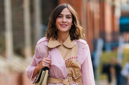 Illustratie voor: Lekker zoet: van deze pastelkleurige zomeroutfits worden wij vrolijk