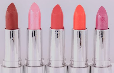 Illustratie voor: Welke kleur lipstick staat het beste bij mijn huid? Met deze tips en tricks kom jij hier achter