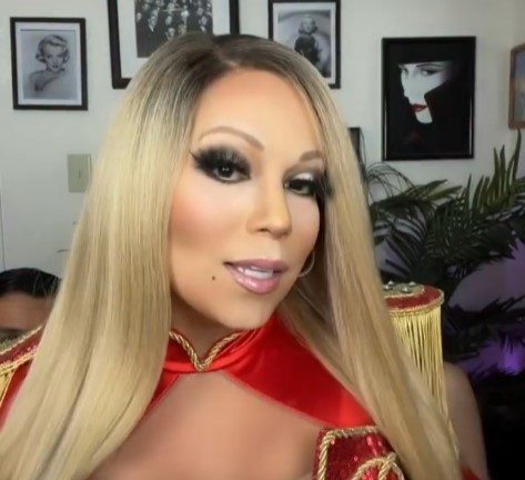 Wow! Deze man lijkt echt belachelijk veel op Mariah Carey