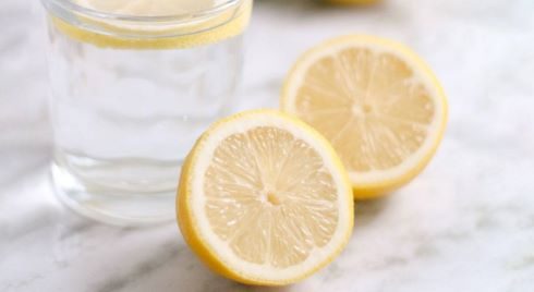 Dit zijn de voordelen van citroenwater drinken