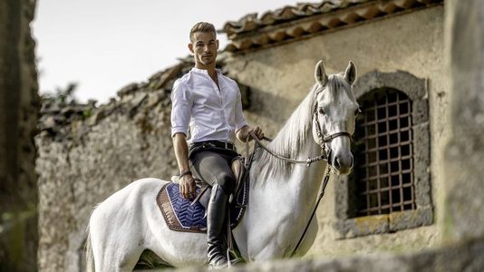 Illustratie voor: Hoe lief: Ferdi en Marvin zoenden stiekem tijdens opnames Prince Charming