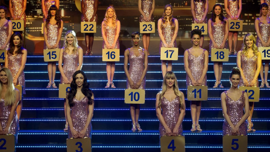 Illustratie voor: Koffermeisjes van Miljoenenjacht boos op Linda de Mol