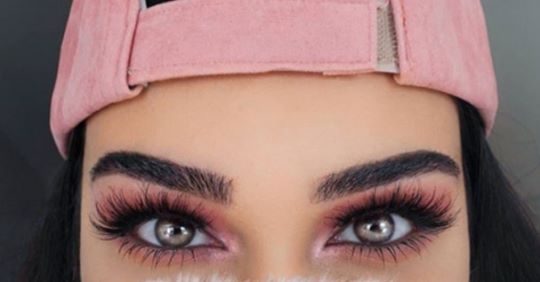 Van plan om wimperextensions te laten zetten? Dan moet je deze dingen weten