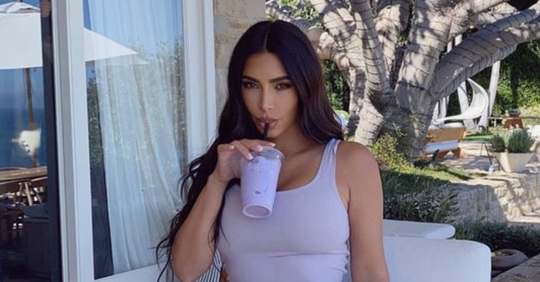 Illustratie voor: Bah! Kim Kardashian zou poep eten voor een jongere look!