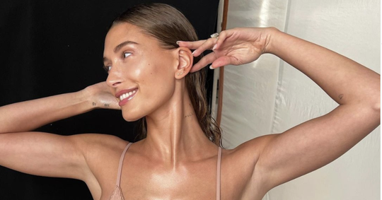 Illustratie voor: Dit is de (betaalbare) beauty routine van Hailey Bieber