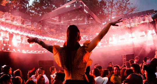Illustratie voor: Deze 8 vette festivals kun jij niet missen deze zomer!