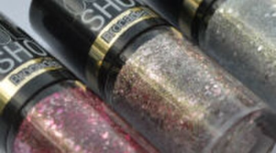 Illustratie voor: Maybelline ColorShow Brocades nagellak collectie