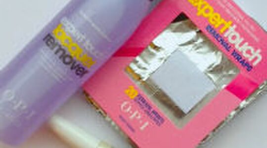 Illustratie voor: OPI ExpertTouch Remover (wraps) en nagelriemolie