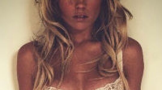 Illustratie voor: Nederlandse vrouw heeft big boobs
