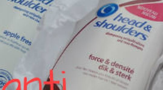 Illustratie voor: Roos: wat is de oorzaak en hoe behandel je het?