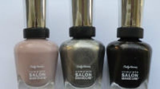 Illustratie voor: Sally Hansen Complete Salon Manicure & Satin Glam
