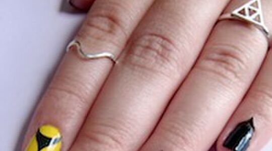 Illustratie voor: Hot/not: Nailart voor je nagelriemen