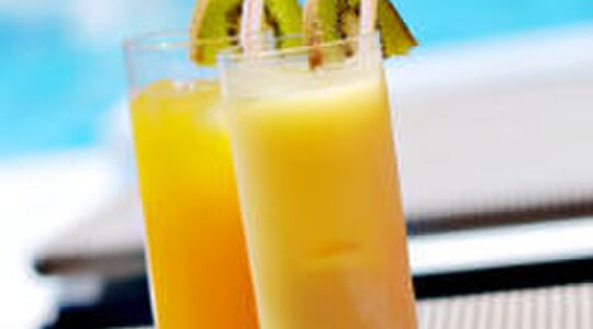 Illustratie voor: Wat is gezonder: fruit eten of drinken?