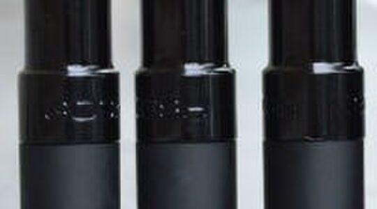 Illustratie voor: 7 tips om je lipstick langer te laten zitten