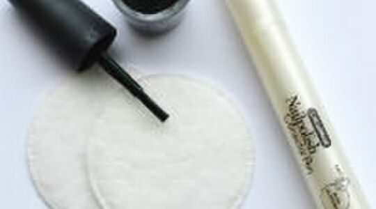 Illustratie voor: How to: makkelijk nagellak verwijderen
