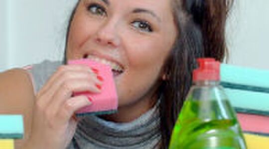 Illustratie voor: Deze vrouw eet bizar veel sponzen per dag