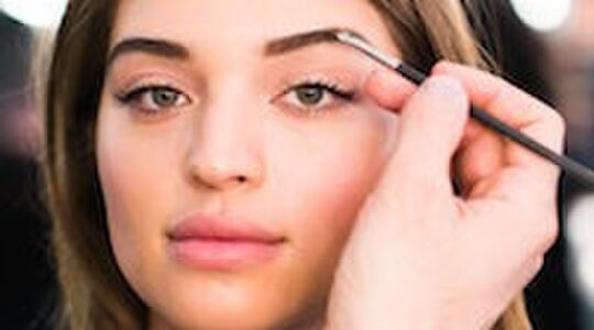 Illustratie voor: Zo blijft je make-up de hele dag on point