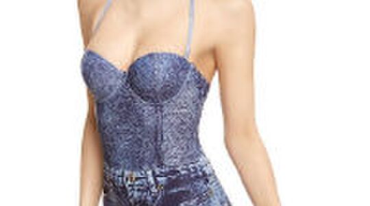Illustratie voor: Stop de persen: denim bikini’s zijn nu een ding