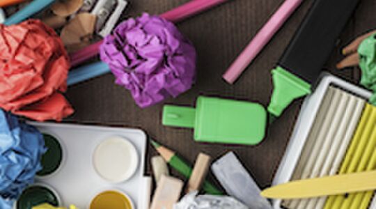 Illustratie voor: 15 onmisbare tips voor als je naar een nieuwe school gaat