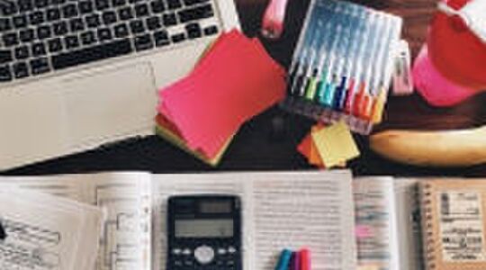 Illustratie voor: Fan-tas-tisch: hierdoor hoef je nóóit meer zelf je wiskunde huiswerk te maken