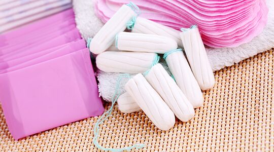 Illustratie voor: Wetenschappelijk bewezen: je stem verandert tijdens je menstruatie