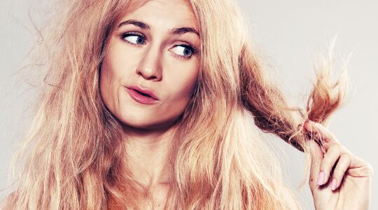 Illustratie voor: Vettig haar? Door deze tips krijg je schoon haar zonder shampoo