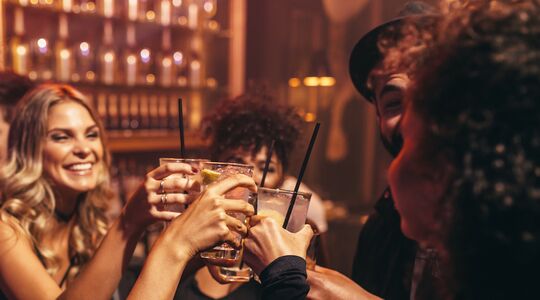 Illustratie voor: Heftig: Meisje laat met deze video zien hoe snel iemand iets in je drankje gooit