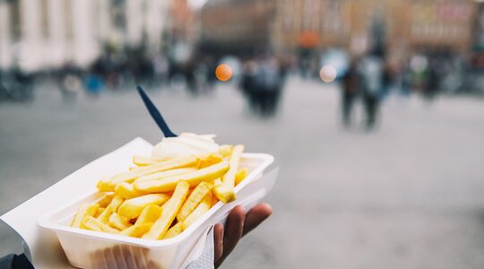 Illustratie voor: Hier eet je vandaag 3 uur lang friet voor maar €0,50(!) cent