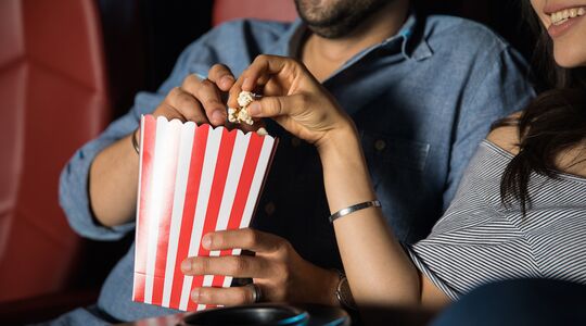 Illustratie voor: YES! Zondag is het Broer- en Zusdag en bij deze bioscoop krijgen jullie gratis popcorn
