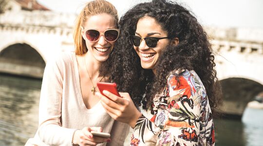 Illustratie voor: OMG: Met deze dating app hebben je vrienden het voor het zeggen