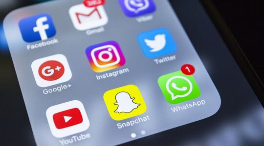 Illustratie voor: Eindelijk: Vanavond krijgen we er héél veel emoji’s bij