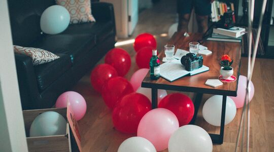 Illustratie voor: Meisje(15) moet onderduiken na het ‘organiseren’ van een Project X feest