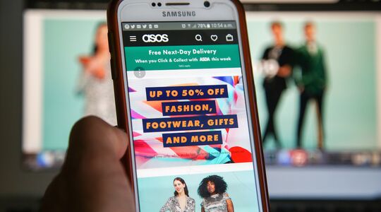 Illustratie voor: ASOS gaat retourneren waarschijnlijk binnenkort moeilijker maken en dit is de reden