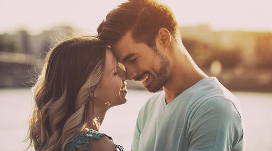 Illustratie voor: 9 dingen die jullie moeten toevoegen aan jullie ‘couple bucketlist’