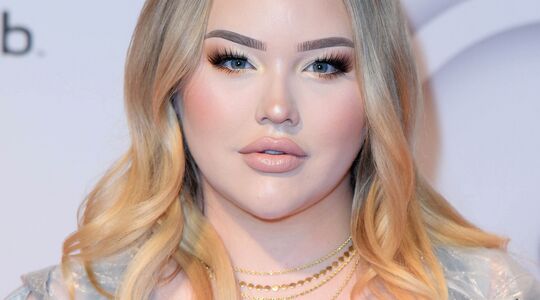Illustratie voor: Nikkie de Jager (NikkieTutorials) is ten huwelijk gevraagd