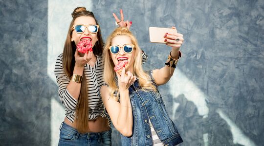 Illustratie voor: Je krijgt nu betaald om Dunkin’ Donuts te eten met de app Cirkle