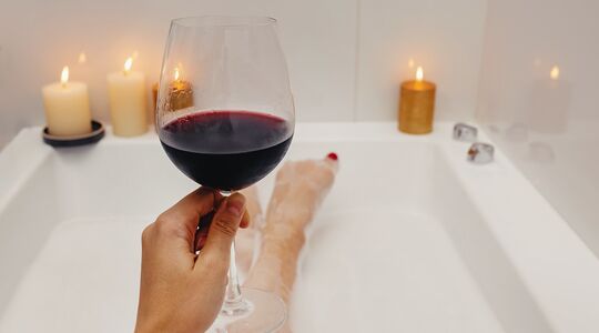 Illustratie voor: Altijd al willen badderen in glühwein? Dat kan bij deze spa