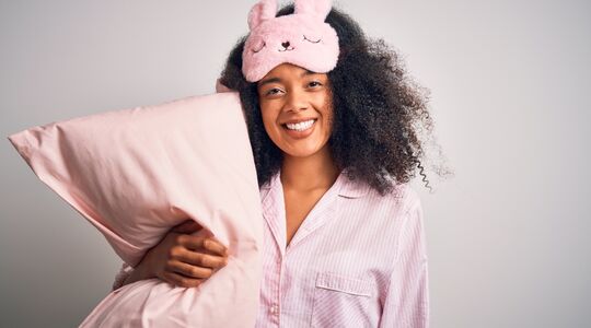 Illustratie voor: OMG! H&M verkoopt nu pyjama’s met hotdogs en frietjes